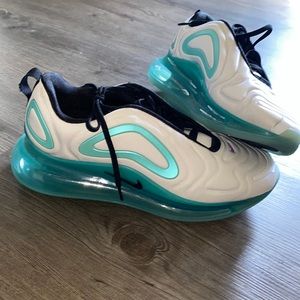 Nike AirMax 720 (NEVER WORN)